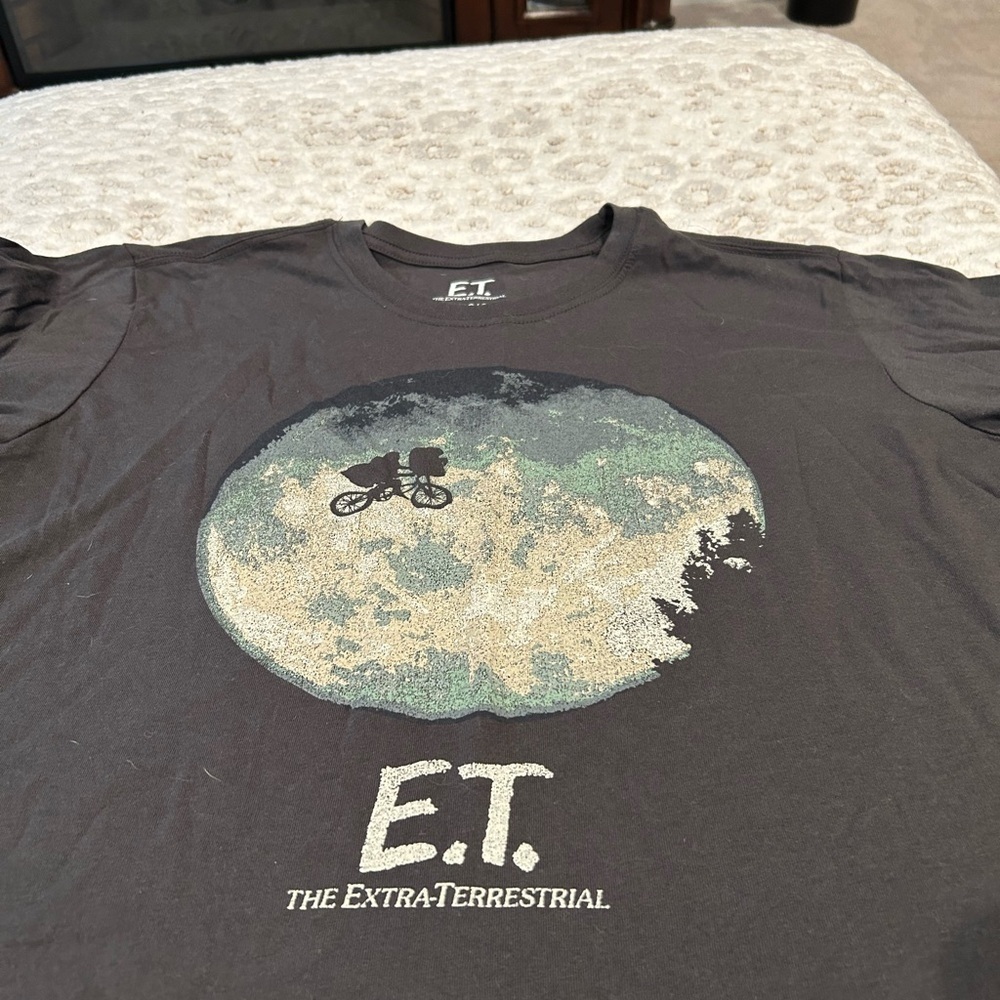 NWT ET Shirt Women’s Size Large - Picture 2 of 6